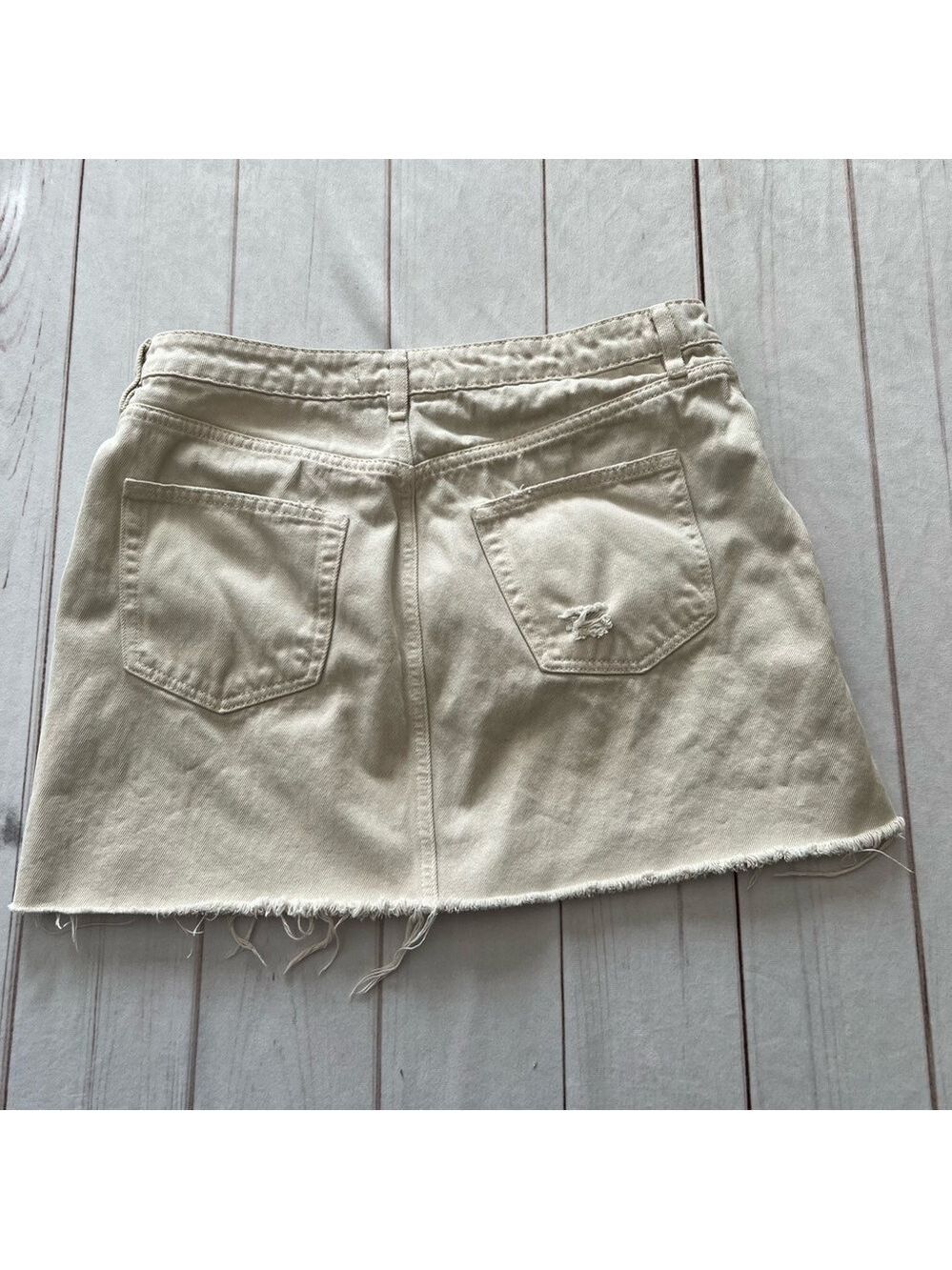 We The Free Women's Khaki Denim Mini Skirt Size 30 Casual Distressed Frayed Hem - Picture 4 of 14